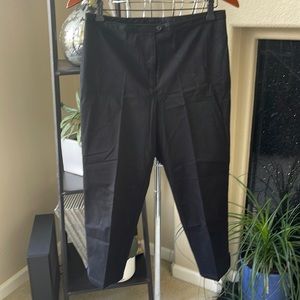Ann Taylor black cropped pant. EUC